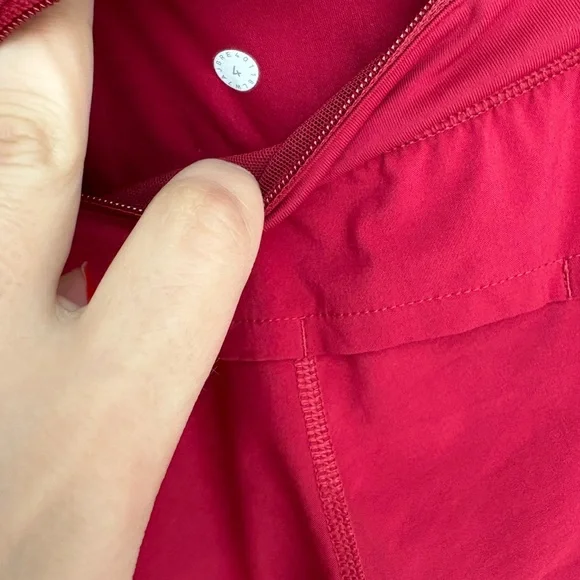 Lululemon speed up red shorts 2 inch inseam size 4 - Picture 3 of 3